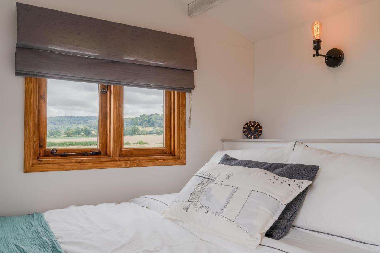 Outbak Shepherds Hut * Cheltenham