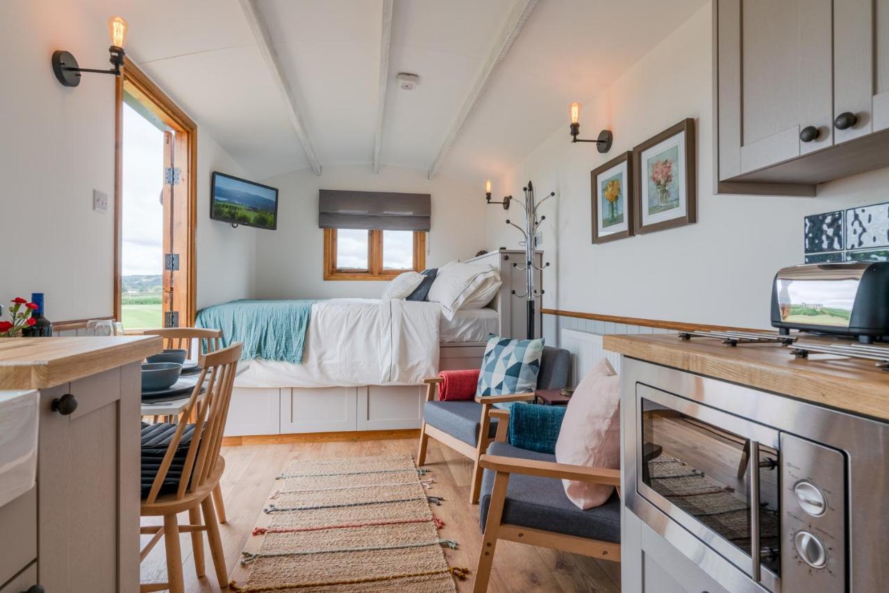 Outbak Shepherds Hut Holiday home Cheltenham