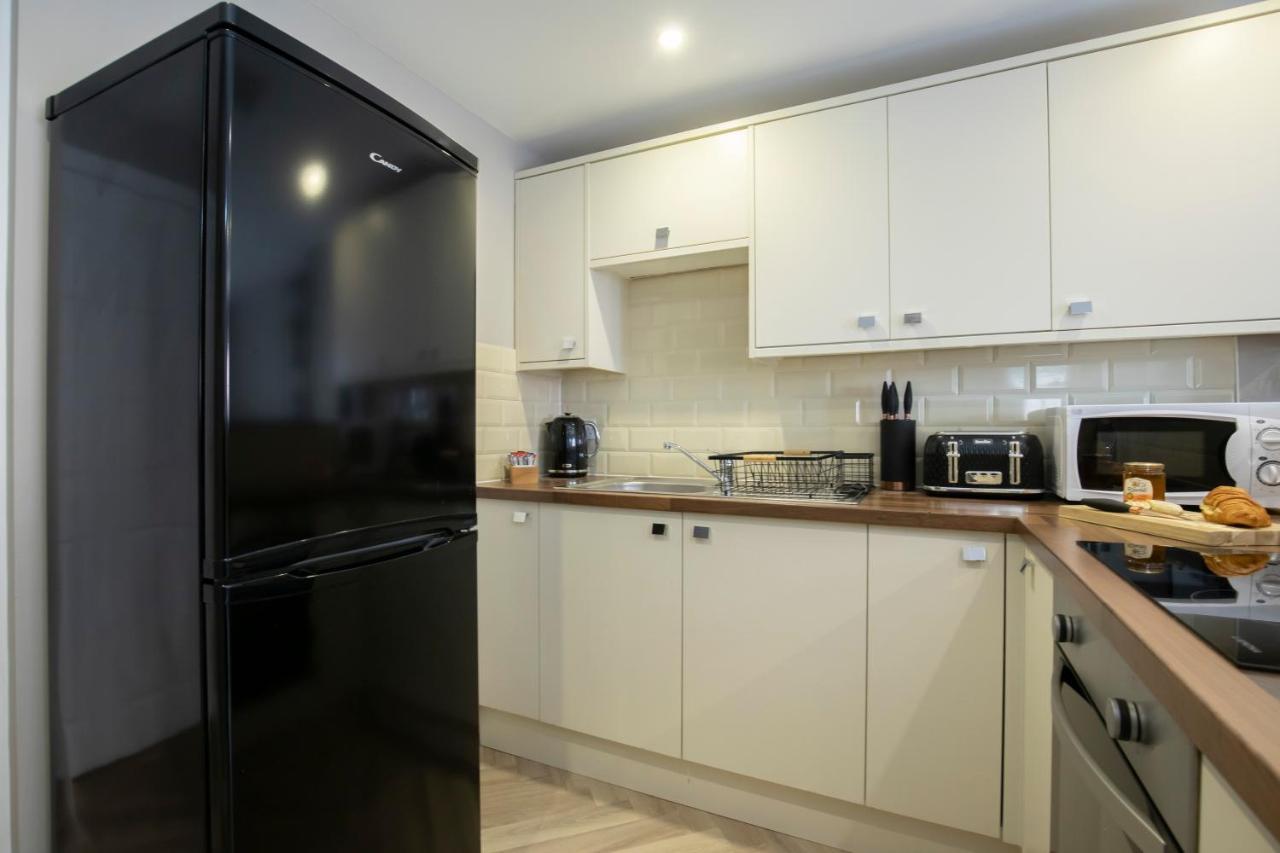 Elliot Oliver - 2 Bedroom Garden With Parking Apartment Cheltenham