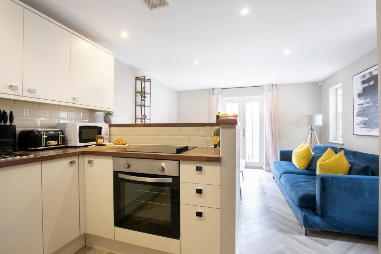 Elliot Oliver - 2 Bedroom Garden With Parking Cheltenham