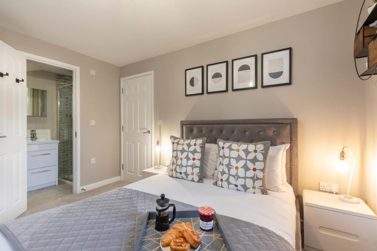 Elliot Oliver - 2 Bedroom Garden With Parking Apartment