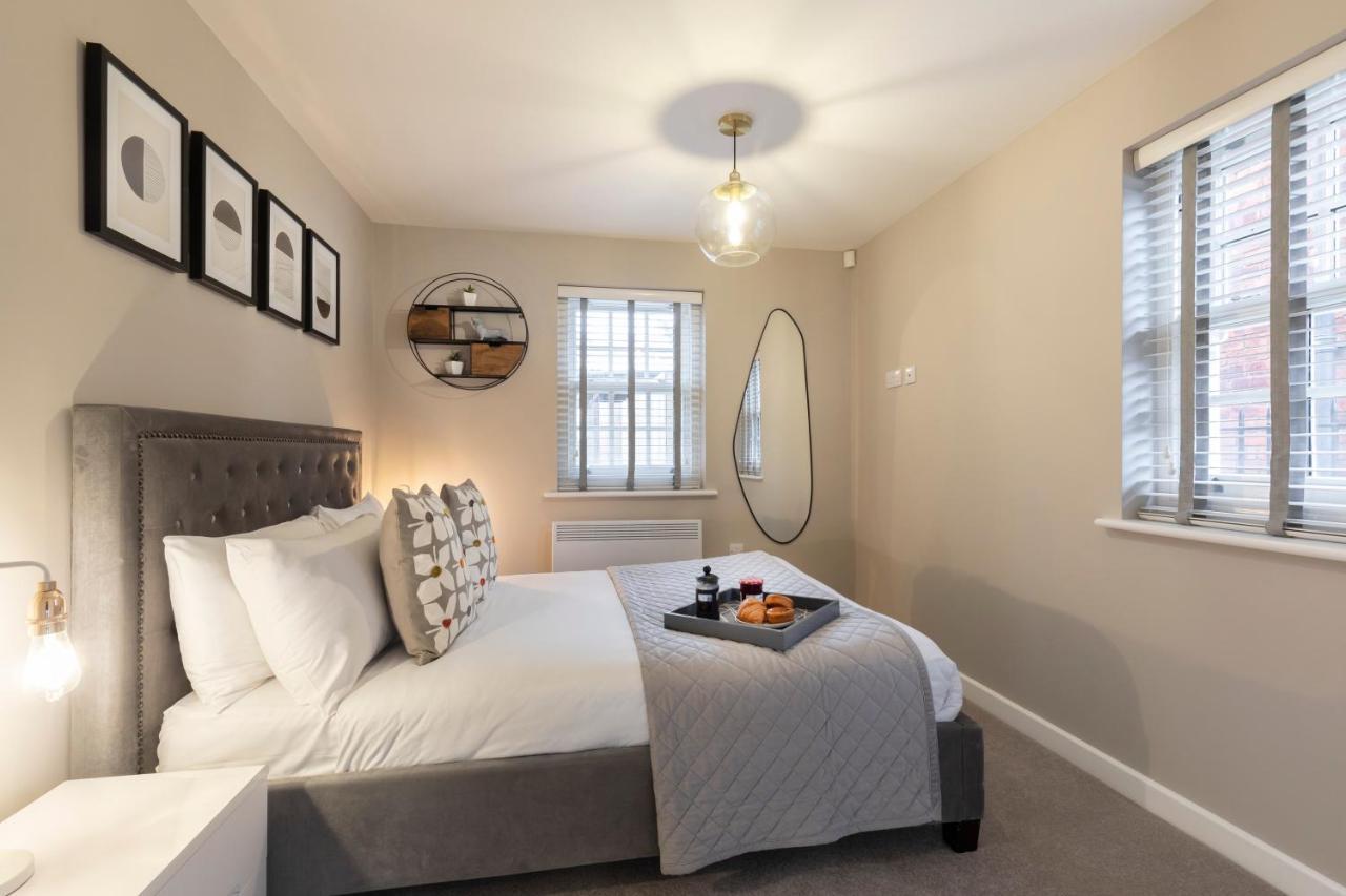 Elliot Oliver - 2 Bedroom Garden With Parking Cheltenham