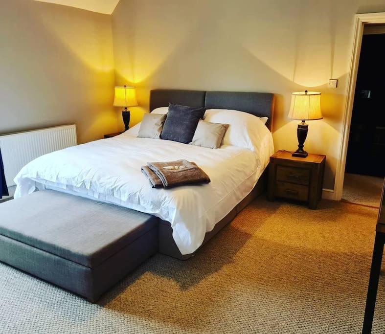 Holiday home Large Farmhouse, Cotswold Location, Great Views *