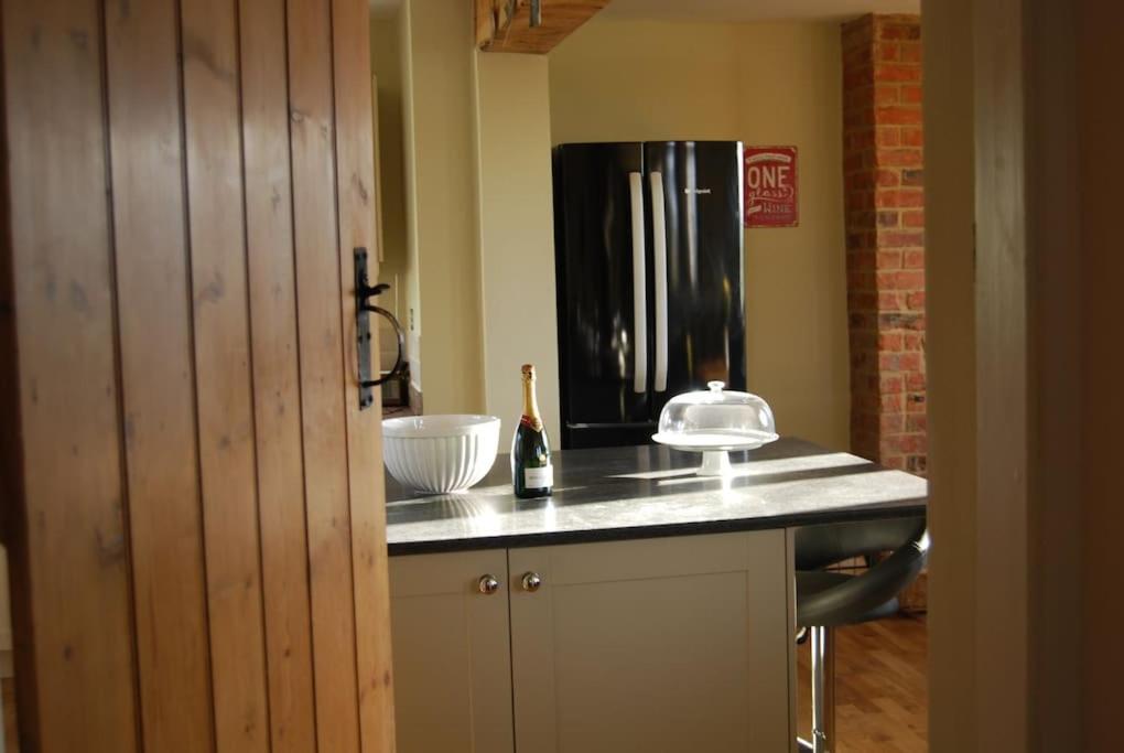 Large Farmhouse, Cotswold Location, Great Views *