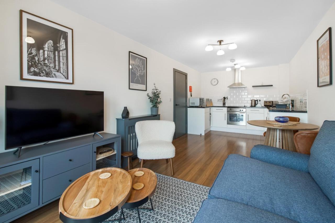 1 Bd + Sofa Bed In The Heart Of Cheltenham! Apartment