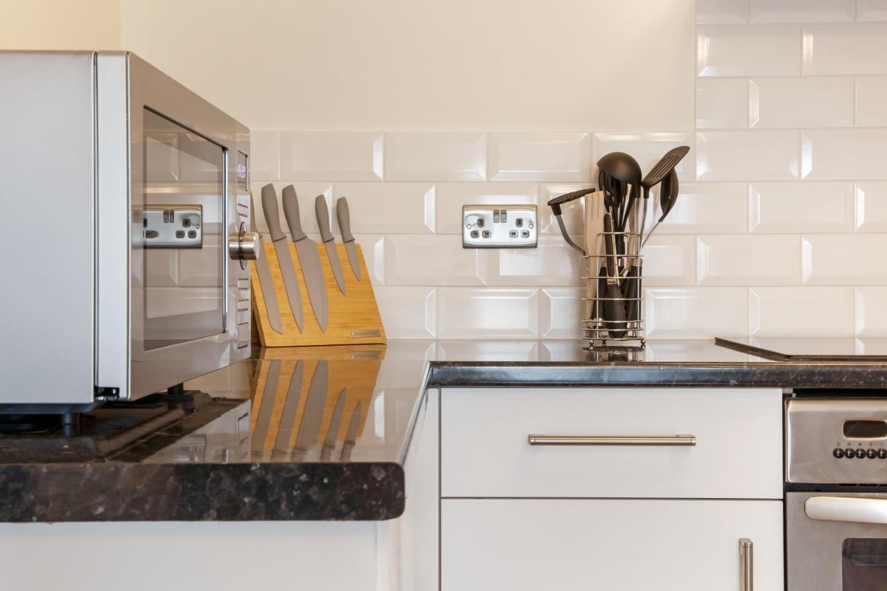 1 Bd + Sofa Bed In The Heart Of Cheltenham! Apartment