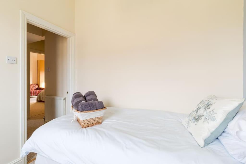 Holiday home Large Farmhouse, Cotswold Location, Great Views *
