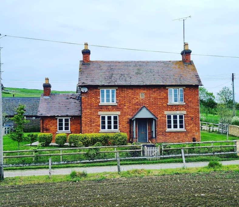 Large Farmhouse, Cotswold Location, Great Views