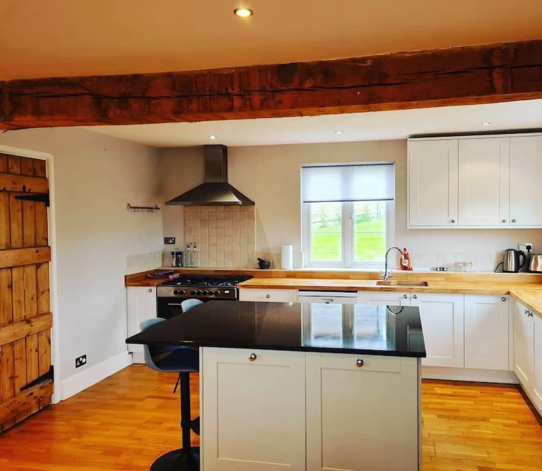Large Farmhouse, Cotswold Location, Great Views