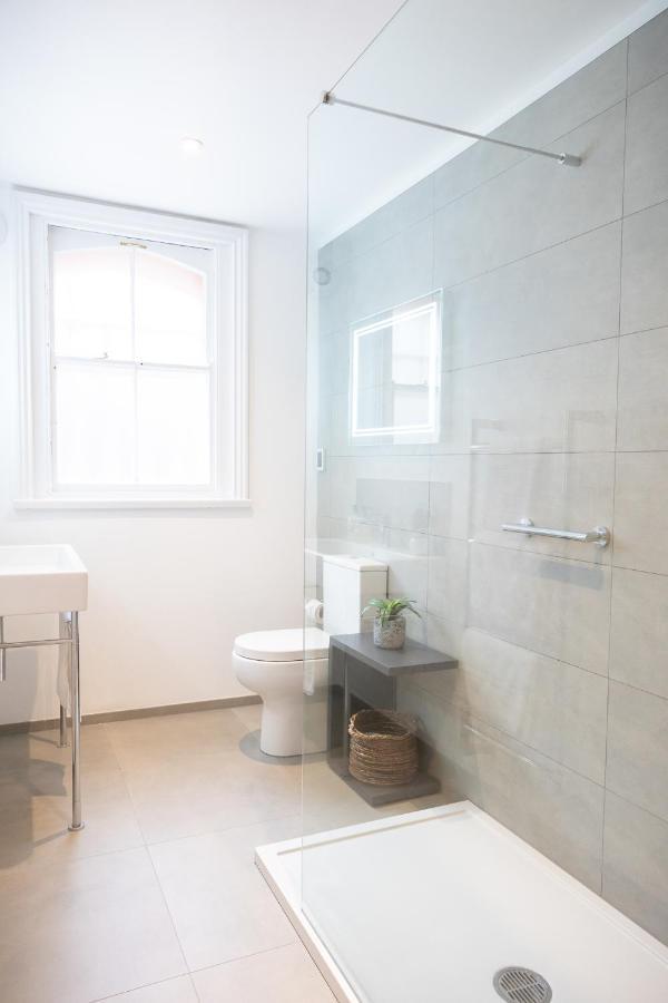 Spacious 1br Victorian Flat In Cotswolds - Free Parking *