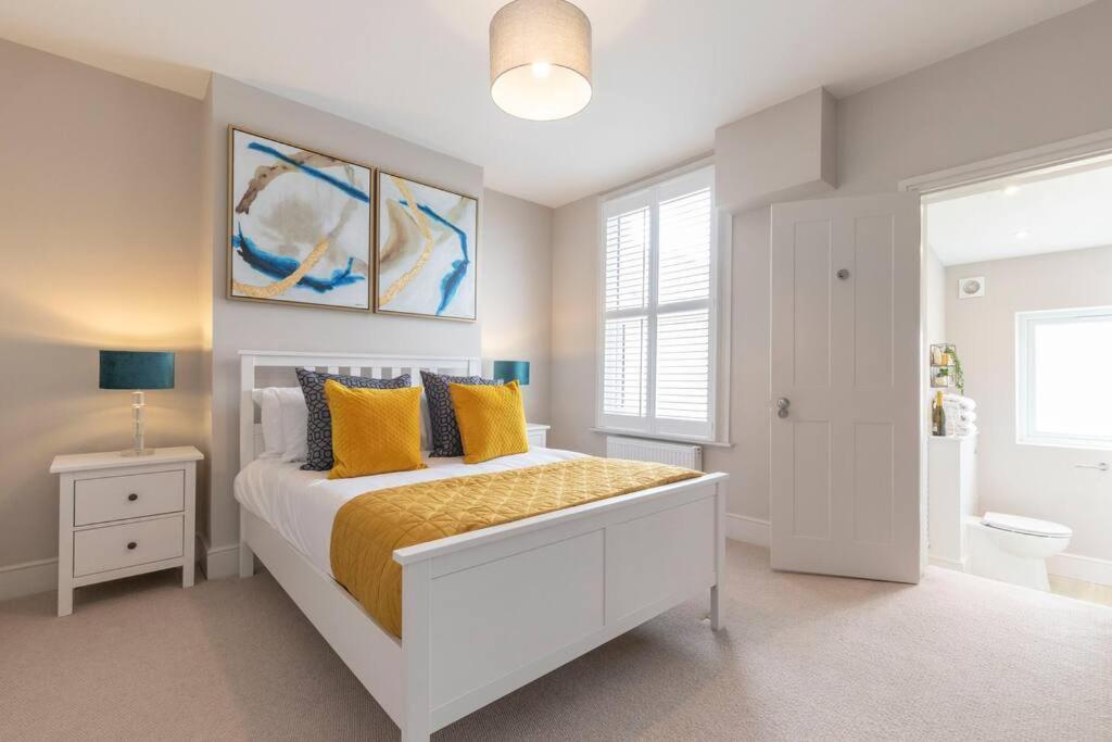 Holiday home Stunning 5 Bed 4 Bath Period *