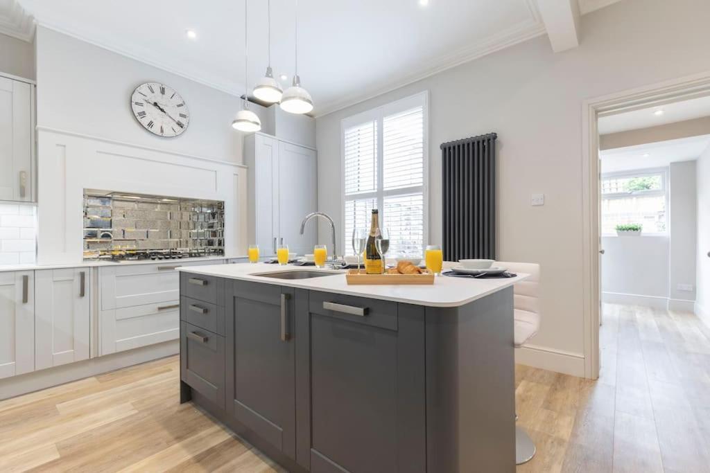 Stunning 5 Bed 4 Bath Period Holiday home *