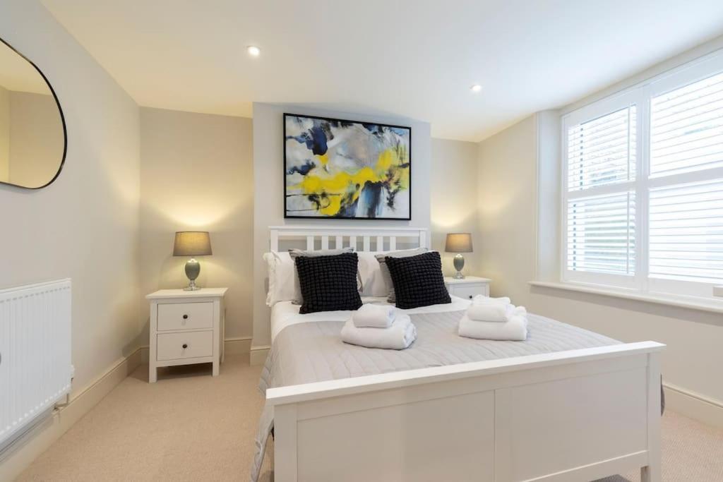Stunning 5 Bed 4 Bath Period Holiday home *