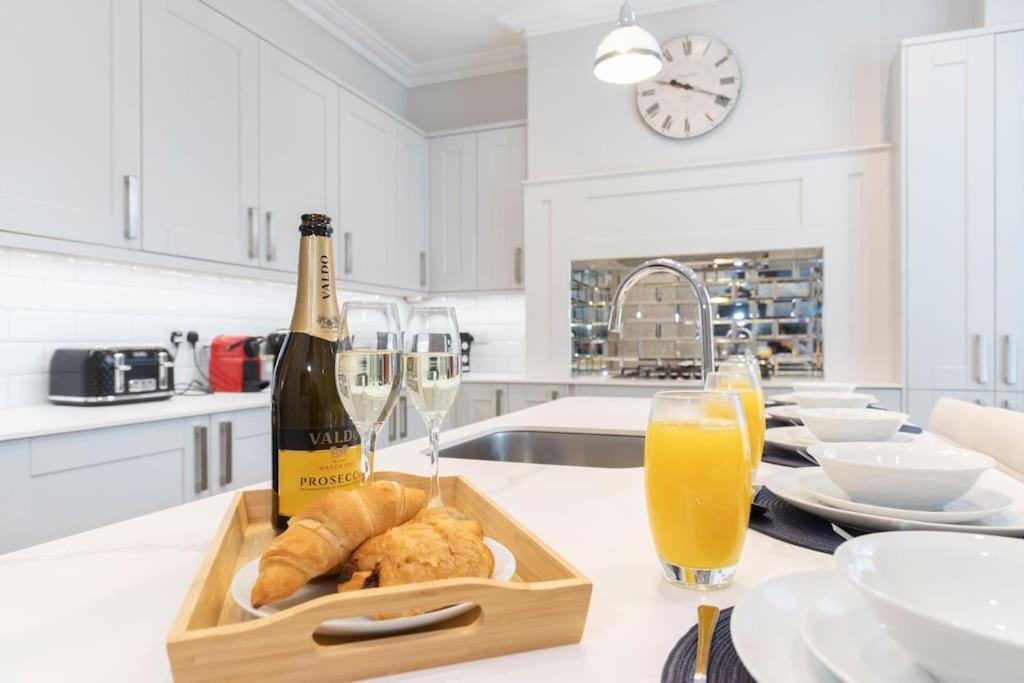 Stunning 5 Bed 4 Bath Period Holiday home
