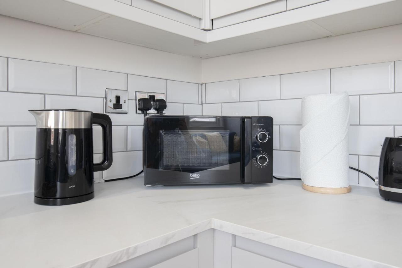 Beautifully Presented Newly Renovated City-centre In Apartment