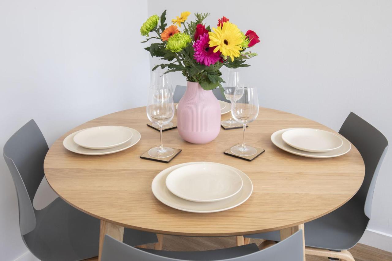 Beautifully Presented Newly Renovated City-centre In *