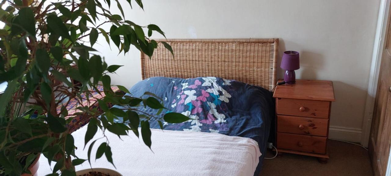 1st Floor, 27 Townsend Street Bed & Breakfast
