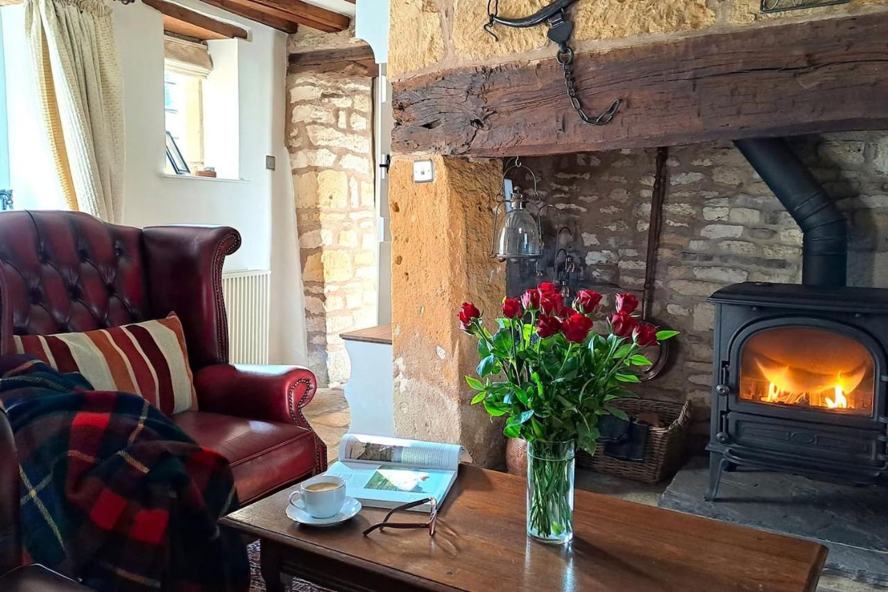Graziers - Character Cotswold With Inglenook, Parking And Pub Nearby