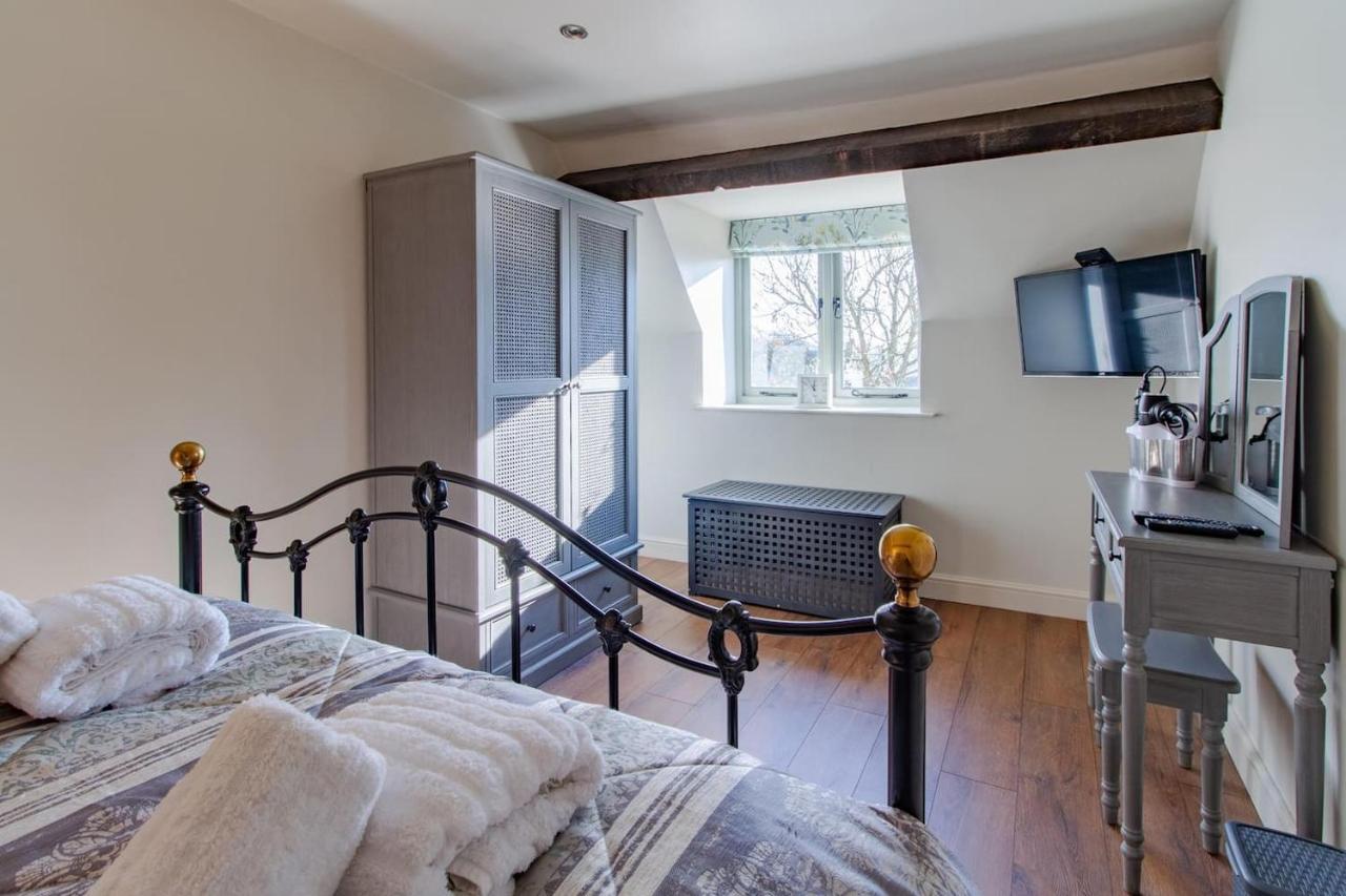 Graziers - Character Cotswold With Inglenook, Parking And Pub Nearby *