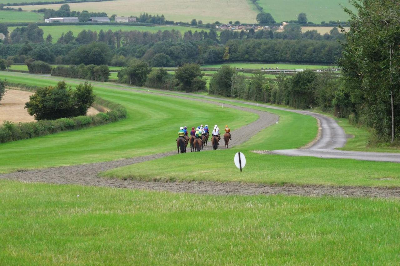 Graziers - Character Cotswold With Inglenook, Parking And Pub Nearby *