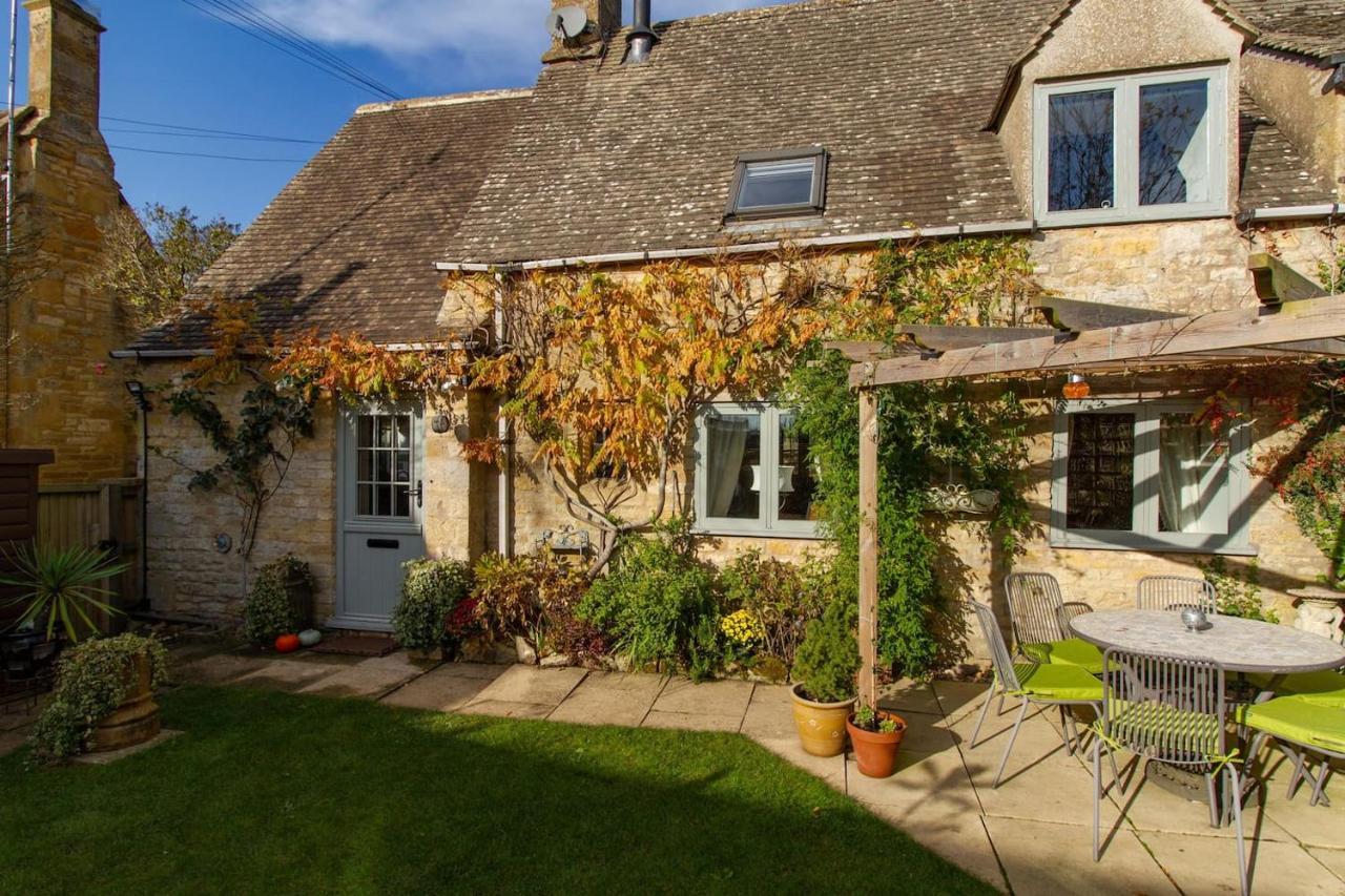 Graziers - Character Cotswold With Inglenook, Parking And Pub Nearby