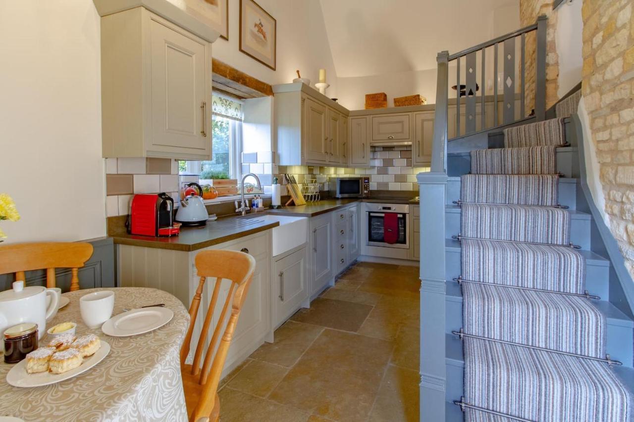Graziers - Character Cotswold With Inglenook, Parking And Pub Nearby Holiday home *