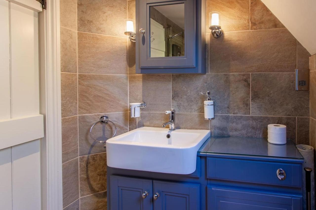 Graziers - Character Cotswold With Inglenook, Parking And Pub Nearby Holiday home Cheltenham