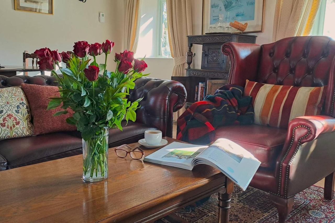 Graziers - Character Cotswold With Inglenook, Parking And Pub Nearby *