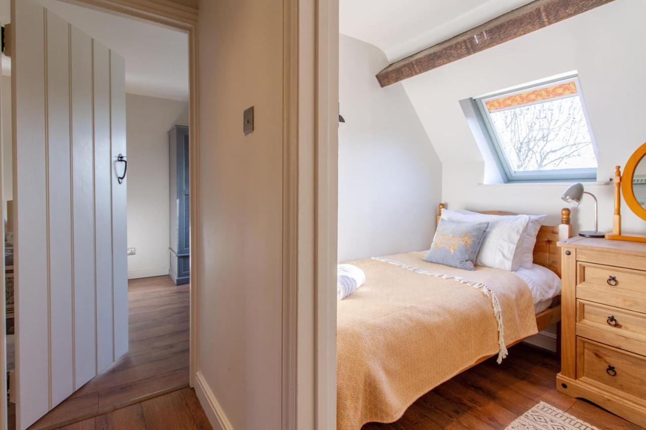 Graziers - Character Cotswold With Inglenook, Parking And Pub Nearby Holiday home Cheltenham