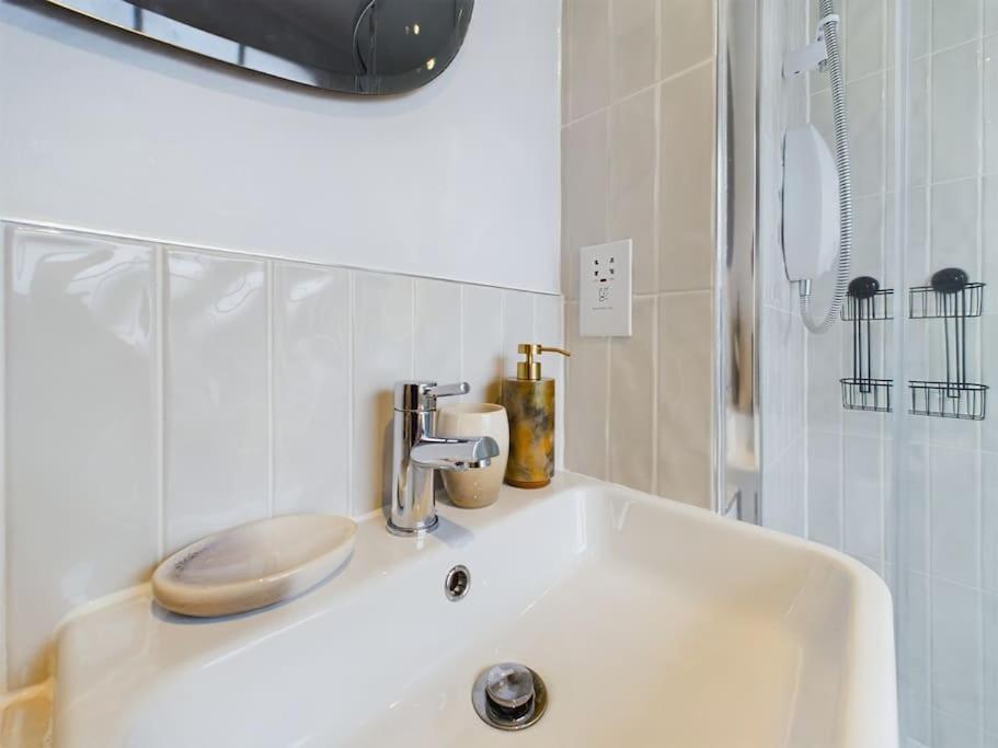 Sunningend Super King Bed Wifi Ev Parking Apartment *