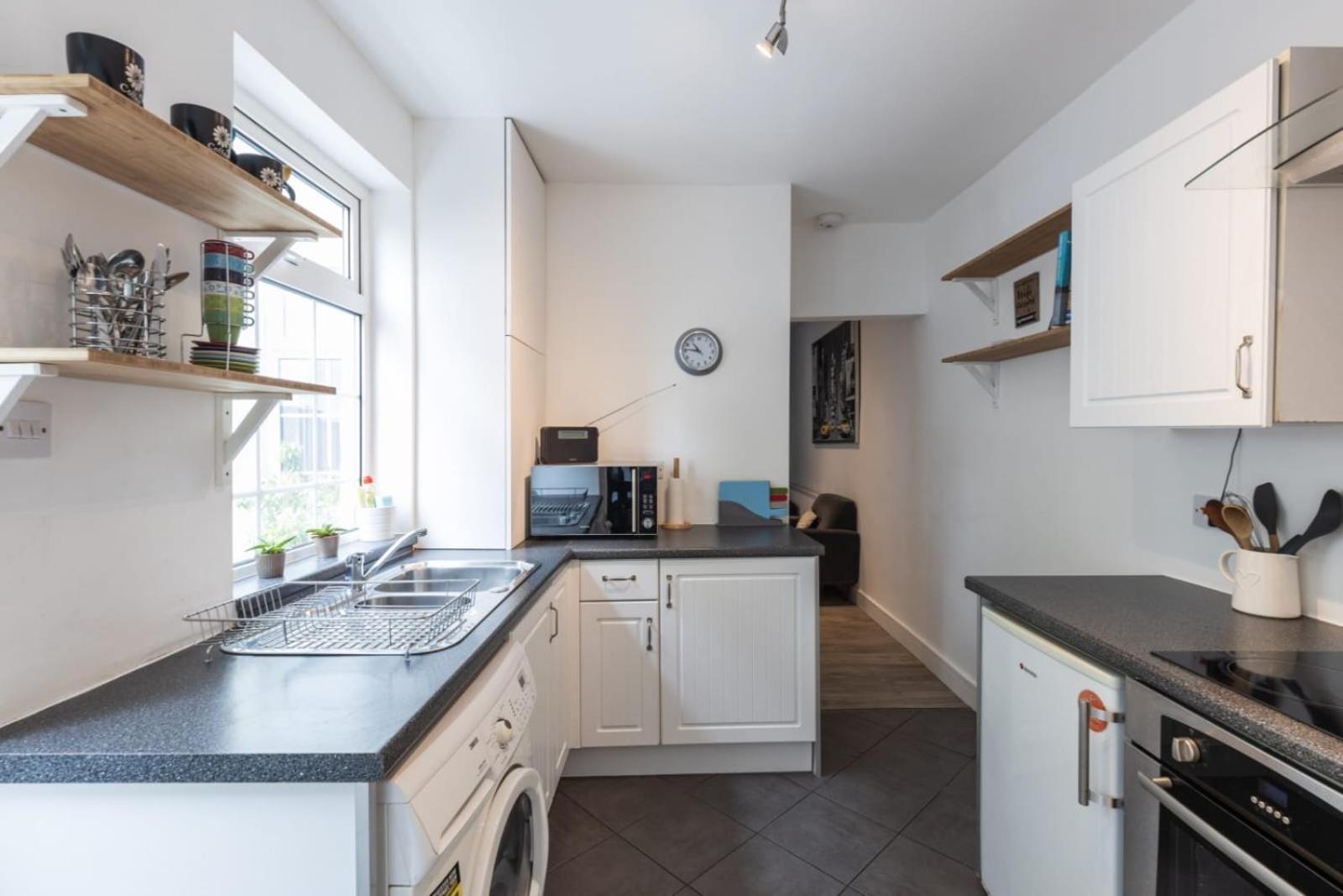 Holiday home 1 Phoenix Cottages, 403 High Street, *