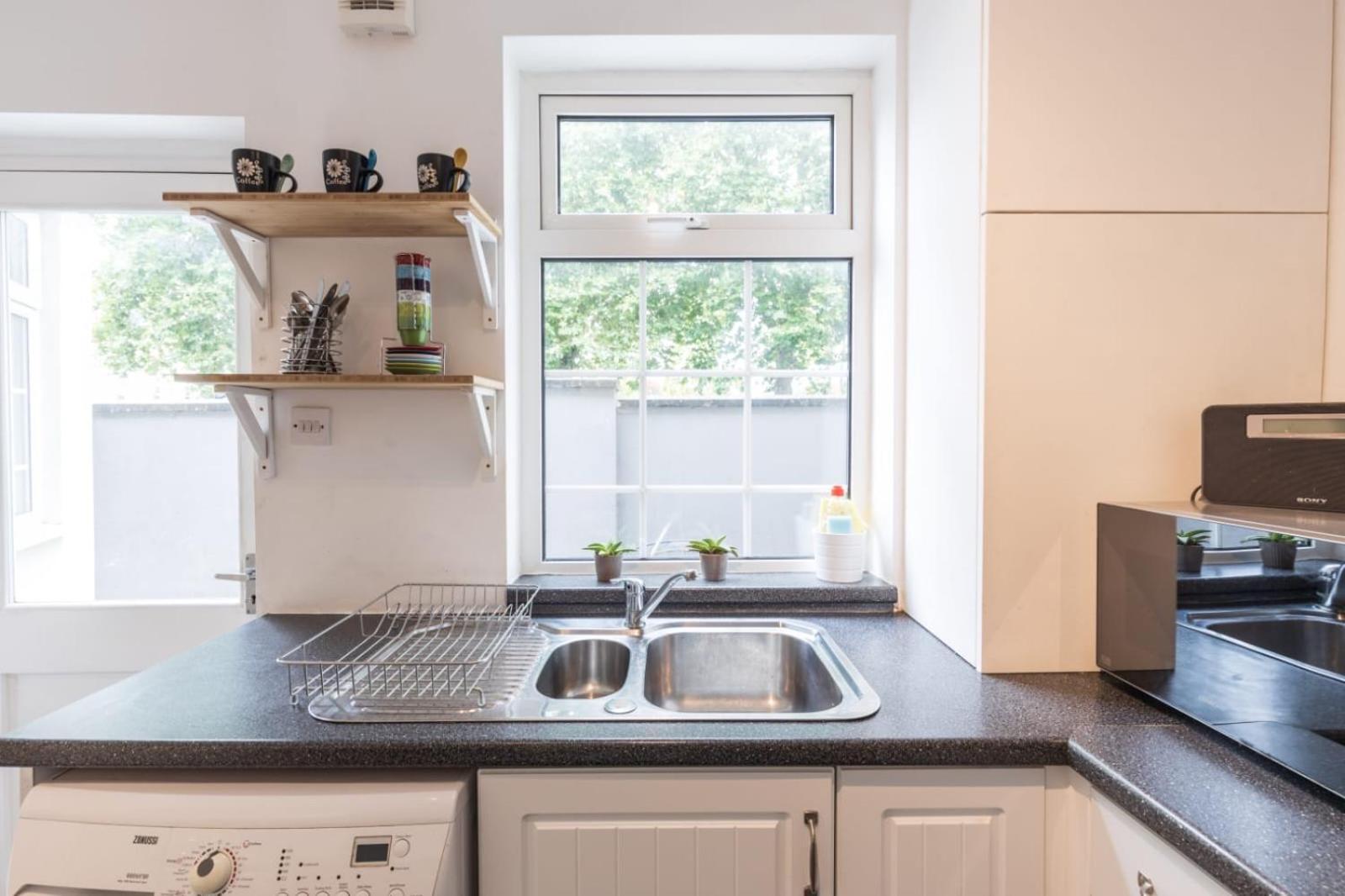 Holiday home 1 Phoenix Cottages, 403 High Street,