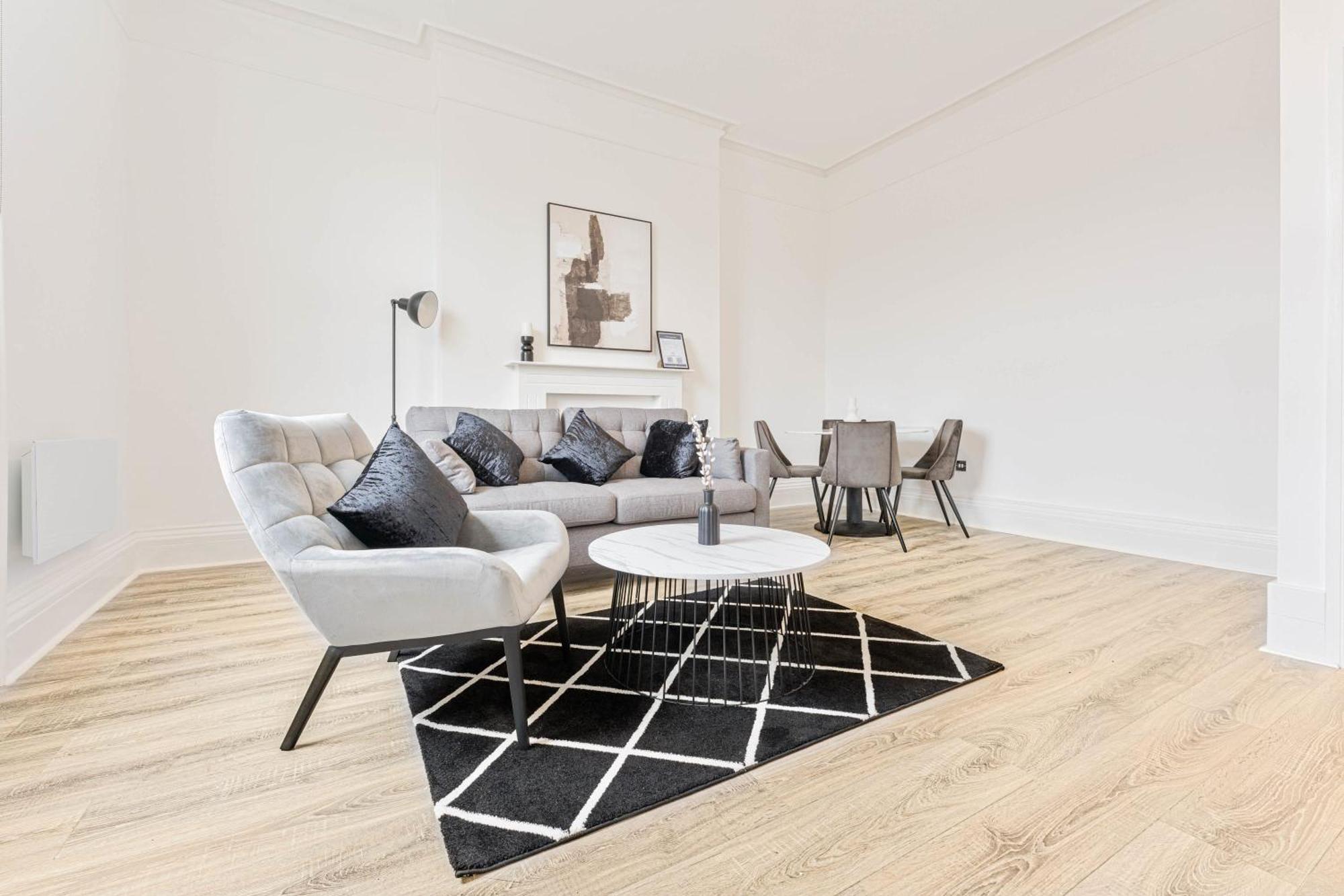 Modern 2 Bedroom In