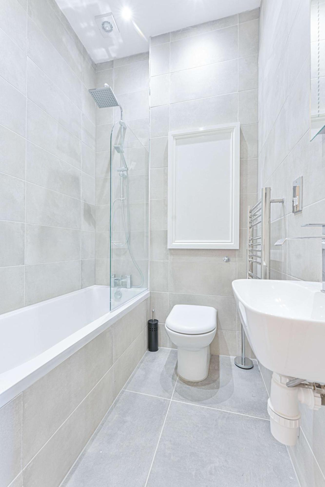 Modern 2 Bedroom In * Cheltenham