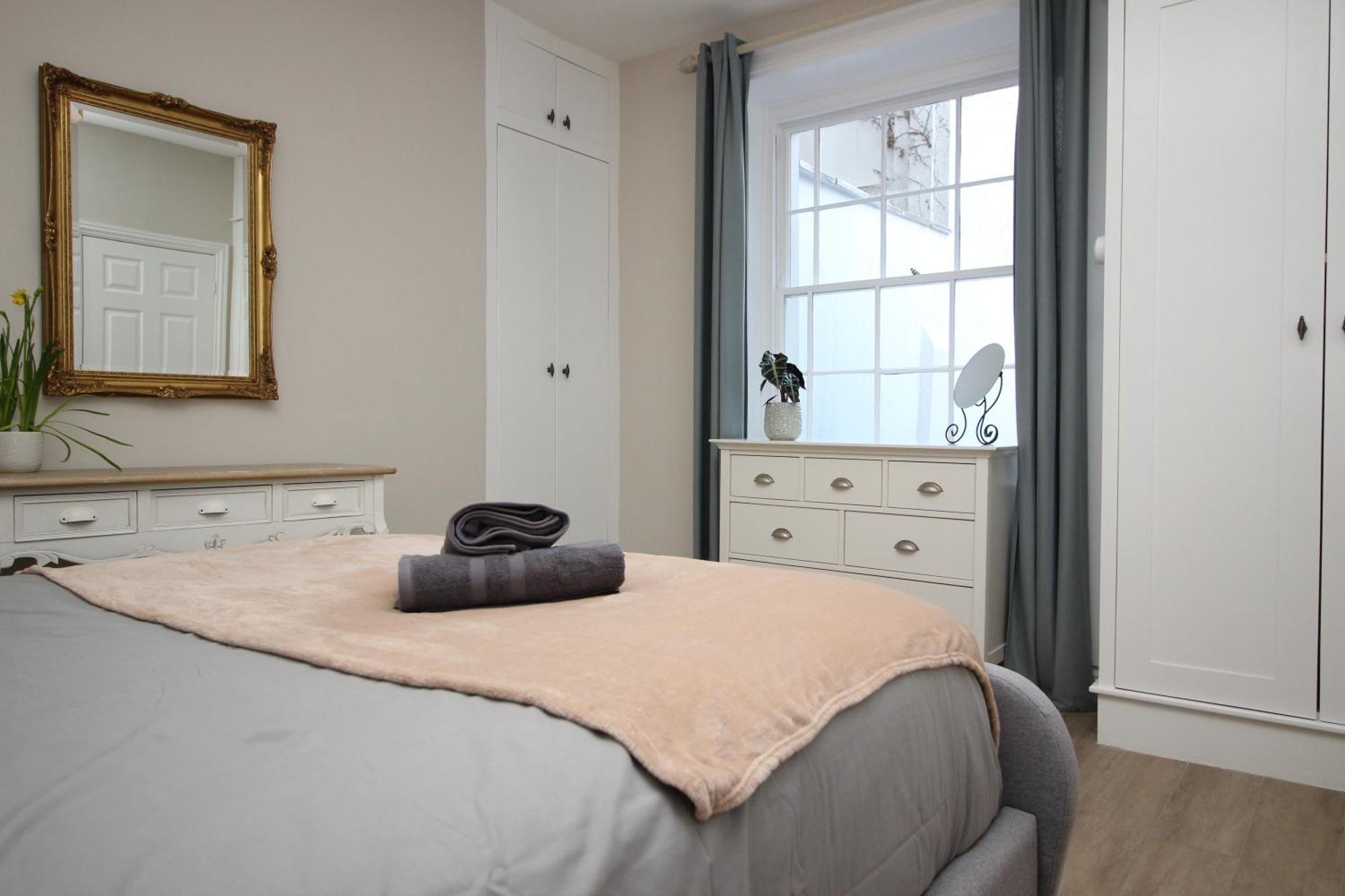 Montrose Apartment *