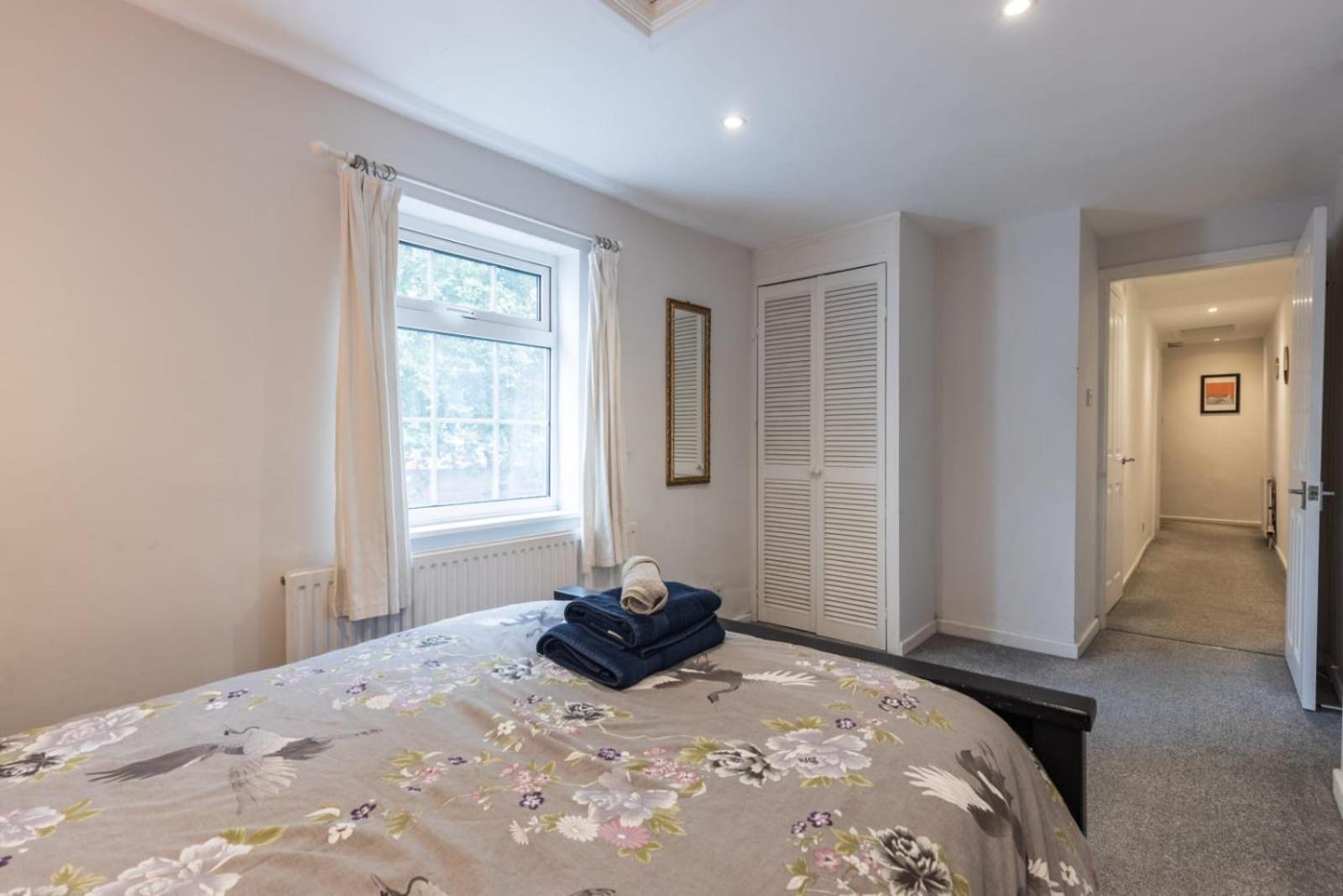 Holiday home 1 Phoenix Cottages, 403 High Street,