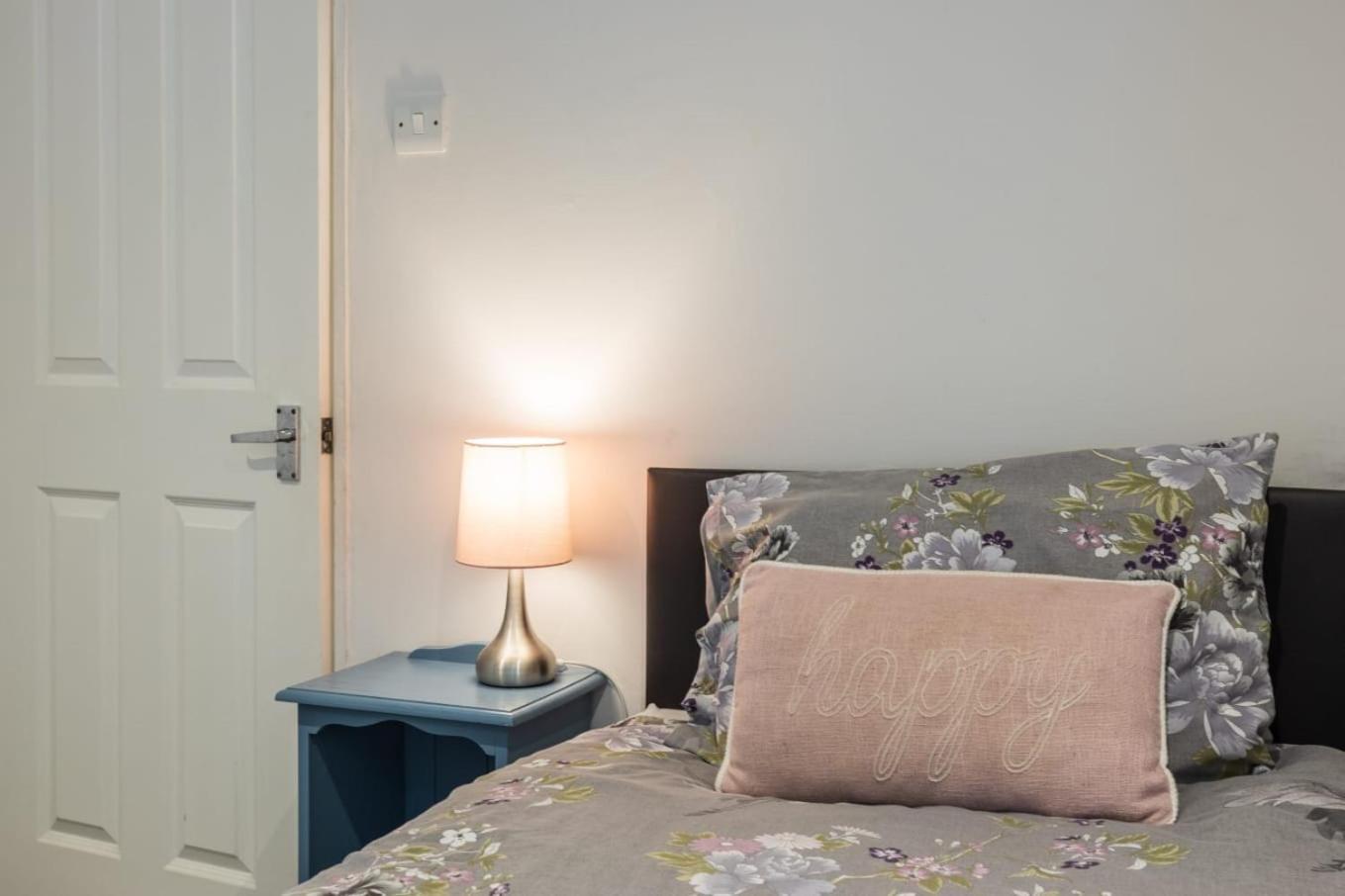 1 Phoenix Cottages, 403 High Street, * Cheltenham