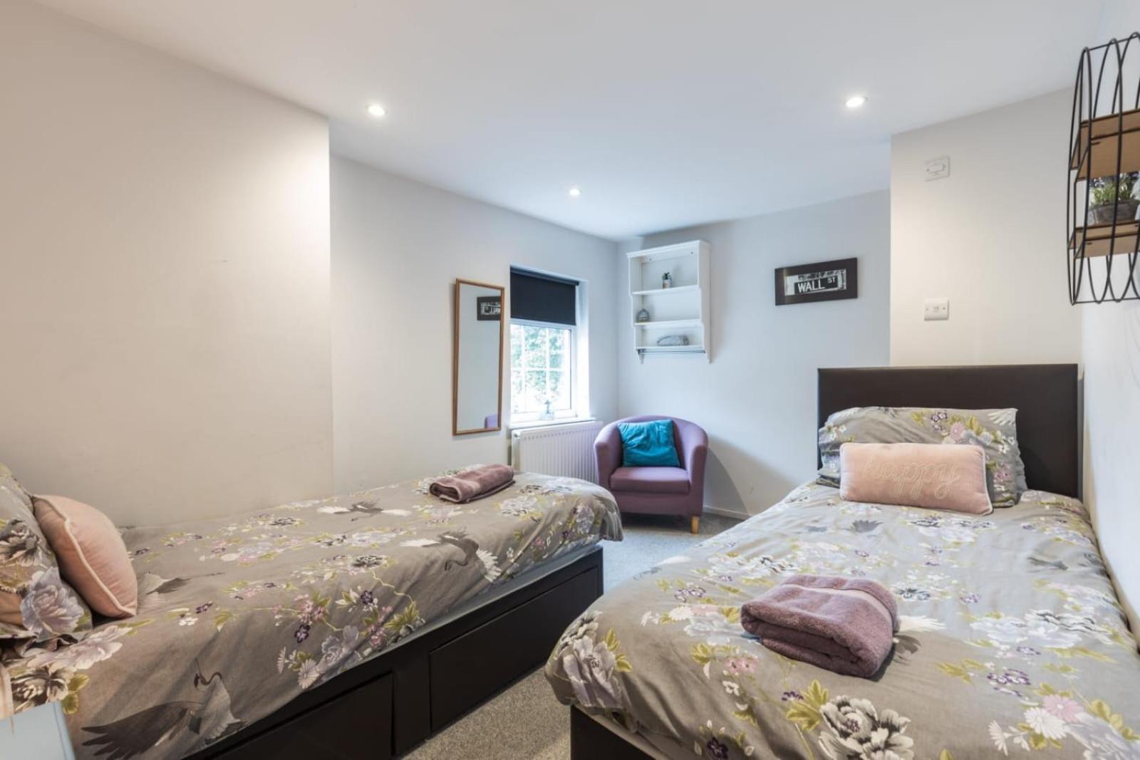 1 Phoenix Cottages, 403 High Street, *