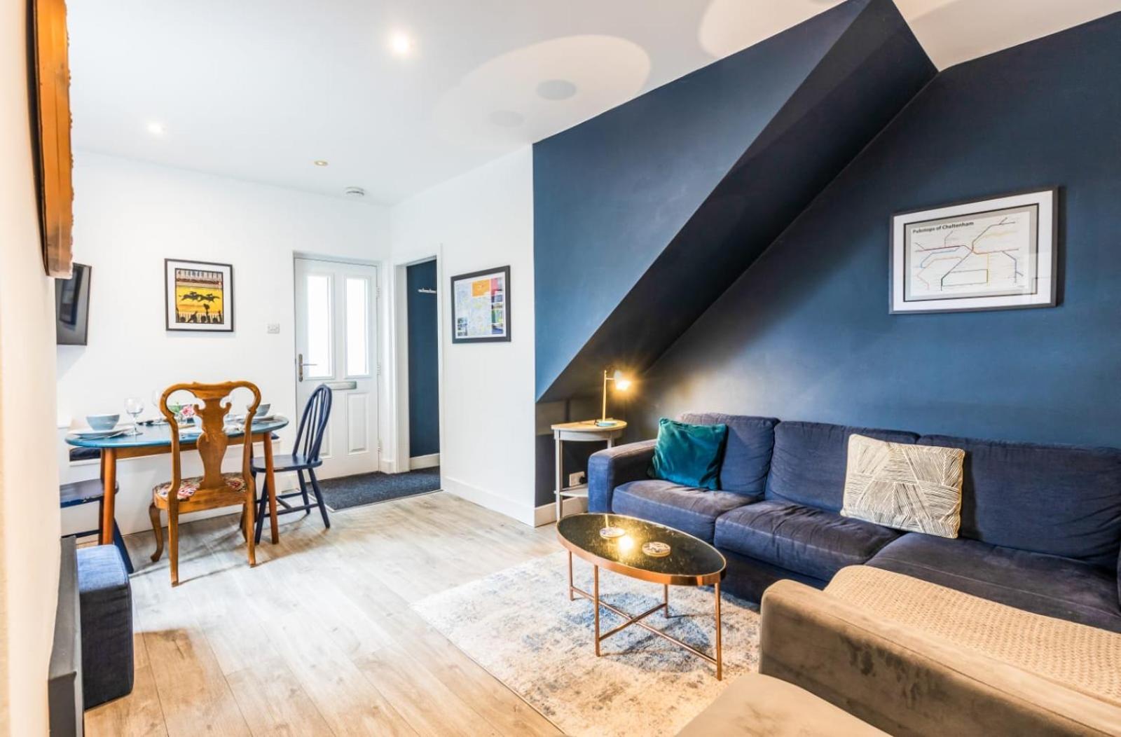 1 Phoenix Cottages, 403 High Street, * Cheltenham