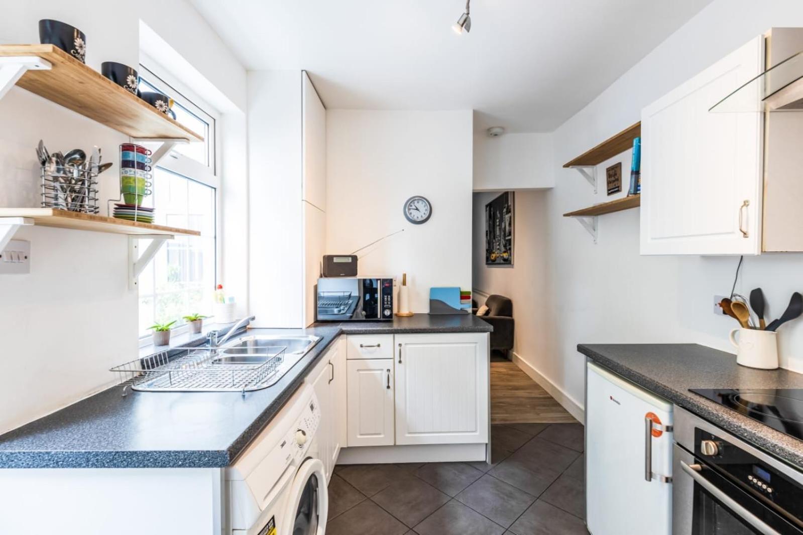 1 Phoenix Cottages, 403 High Street, Holiday home *