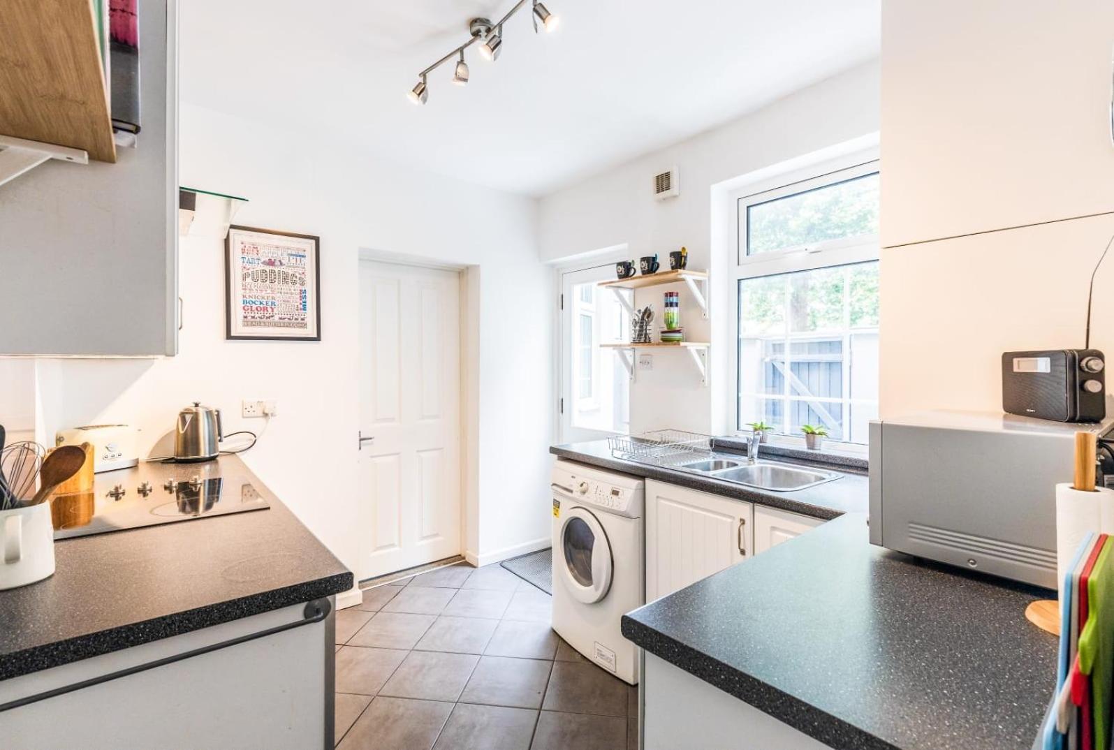 1 Phoenix Cottages, 403 High Street,