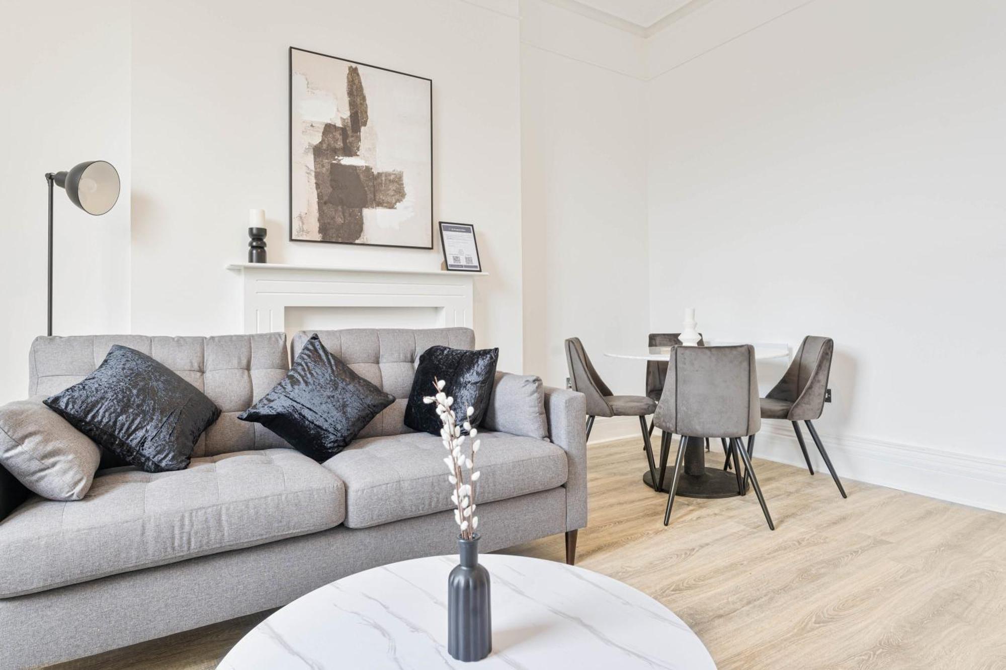 Modern 2 Bedroom In