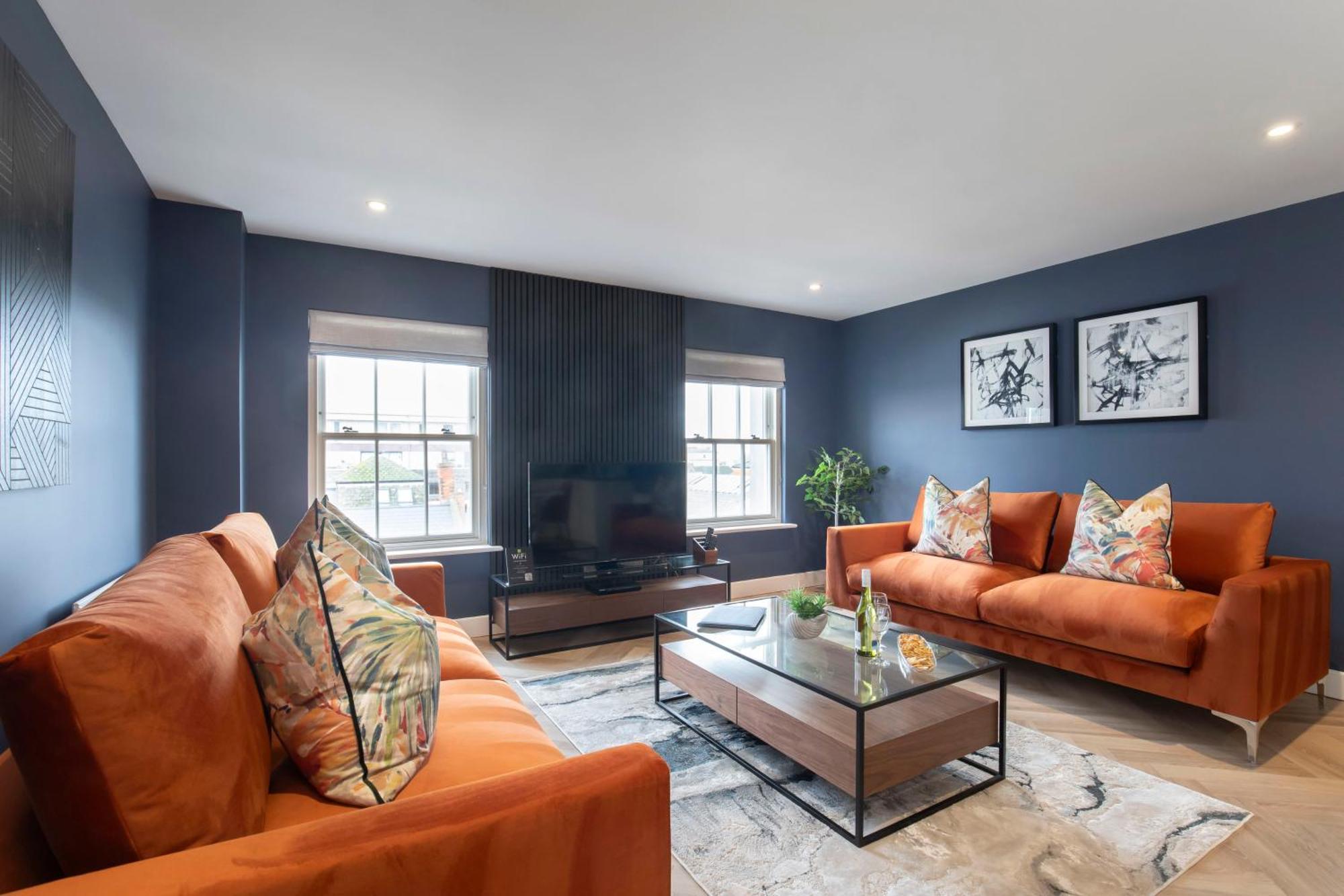 Elliot Oliver - Luxury Three Bedroom Town Centre With Parking
