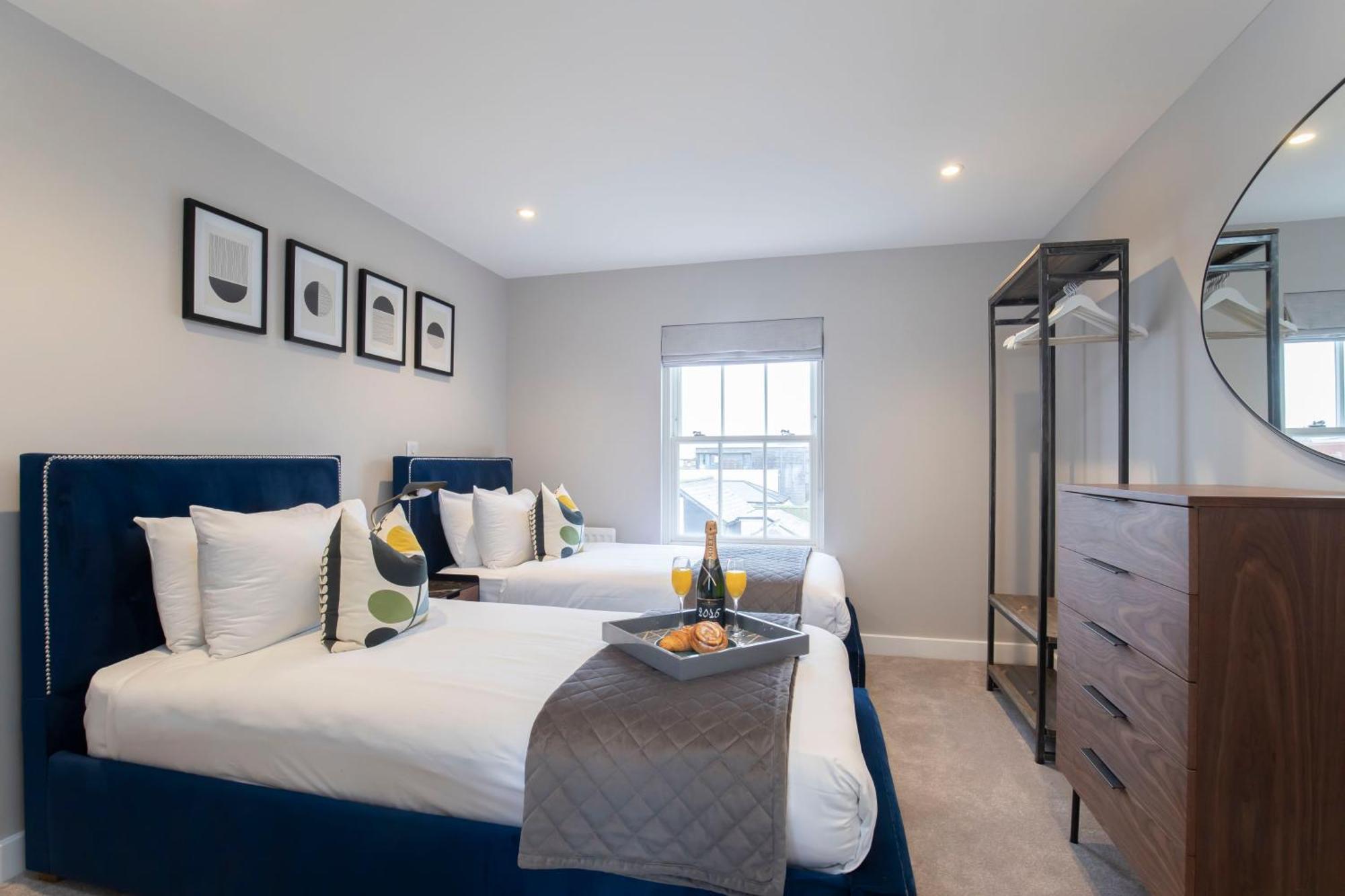 Elliot Oliver - Luxury Three Bedroom Town Centre With Parking Cheltenham