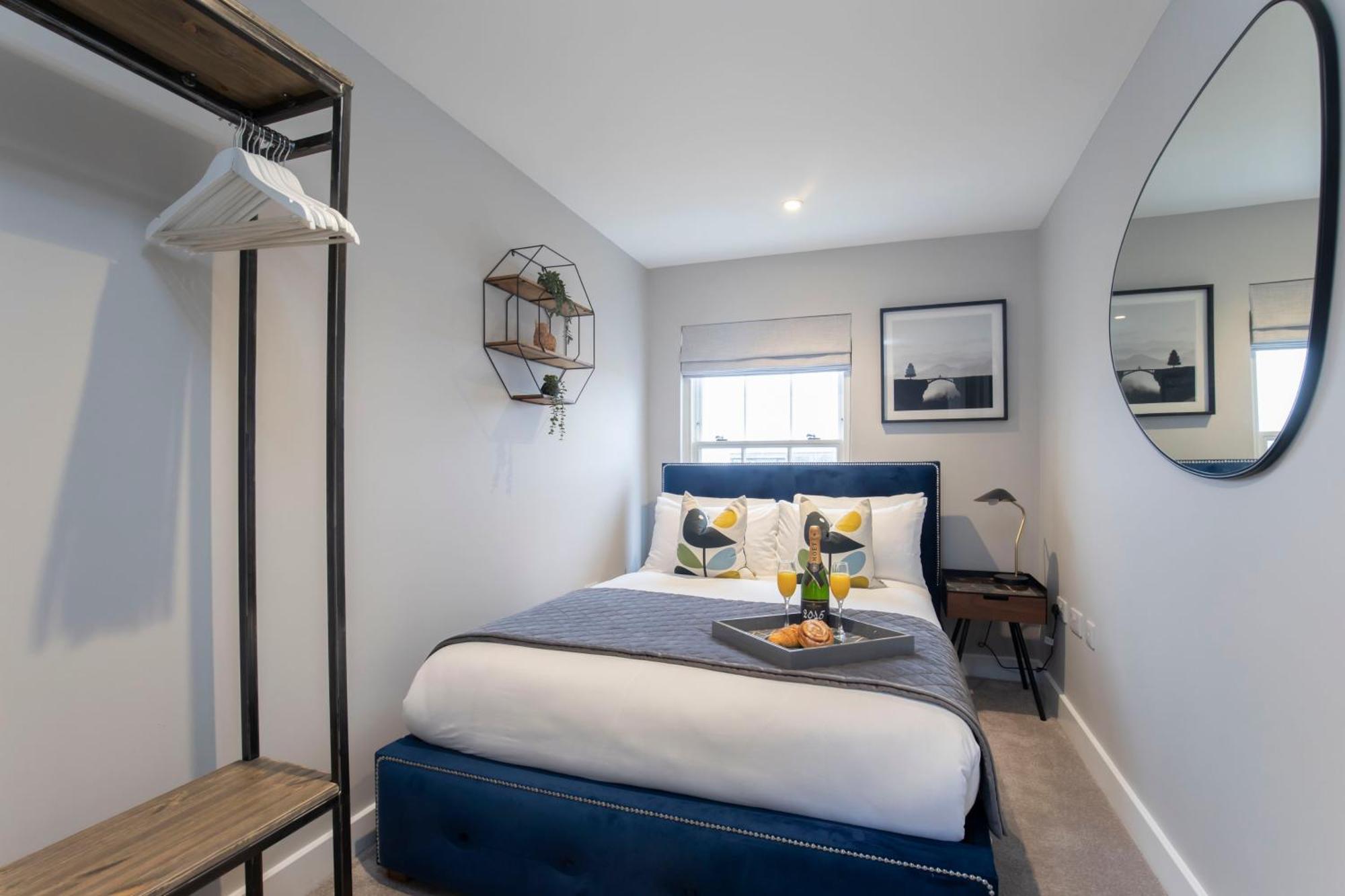 Apartment Elliot Oliver - Luxury Three Bedroom Town Centre With Parking Cheltenham