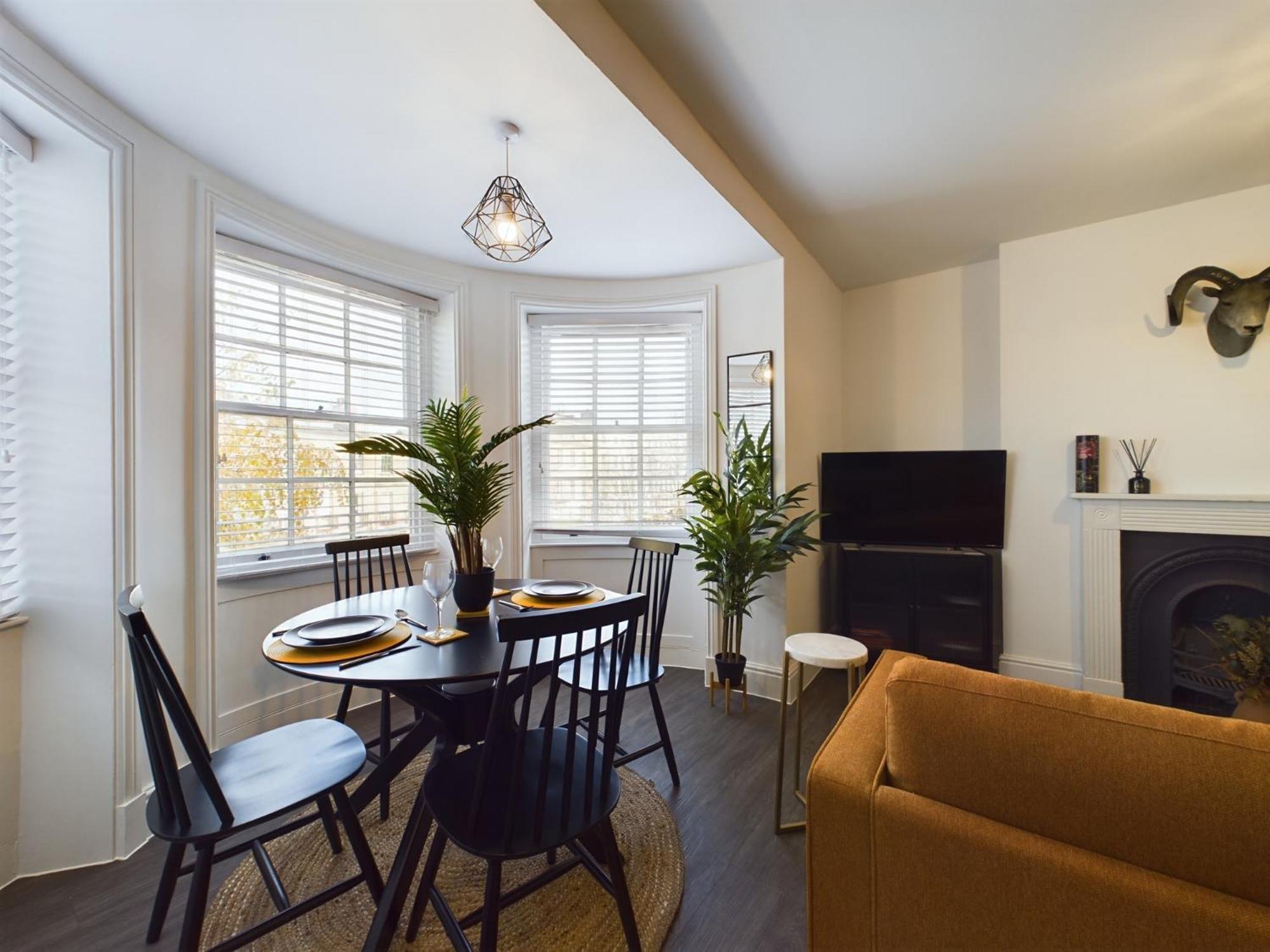 Apartment Sunningend Super King Bed Wifi Ev Parking Cheltenham