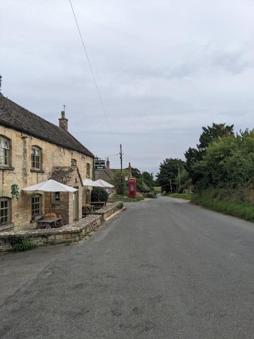 Stylish 3 Bed Cotswold With Stunning Views Holiday home *