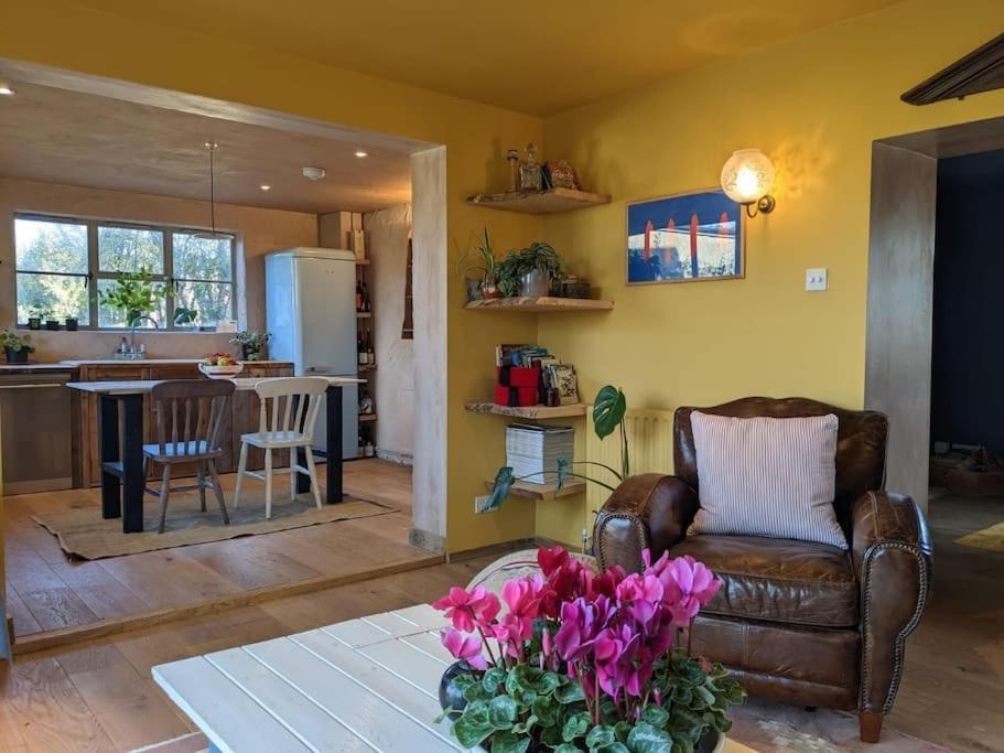 Stylish 3 Bed Cotswold With Stunning Views * Cheltenham
