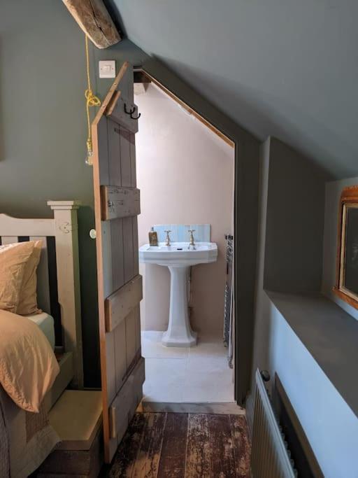 Stylish 3 Bed Cotswold With Stunning Views Holiday home