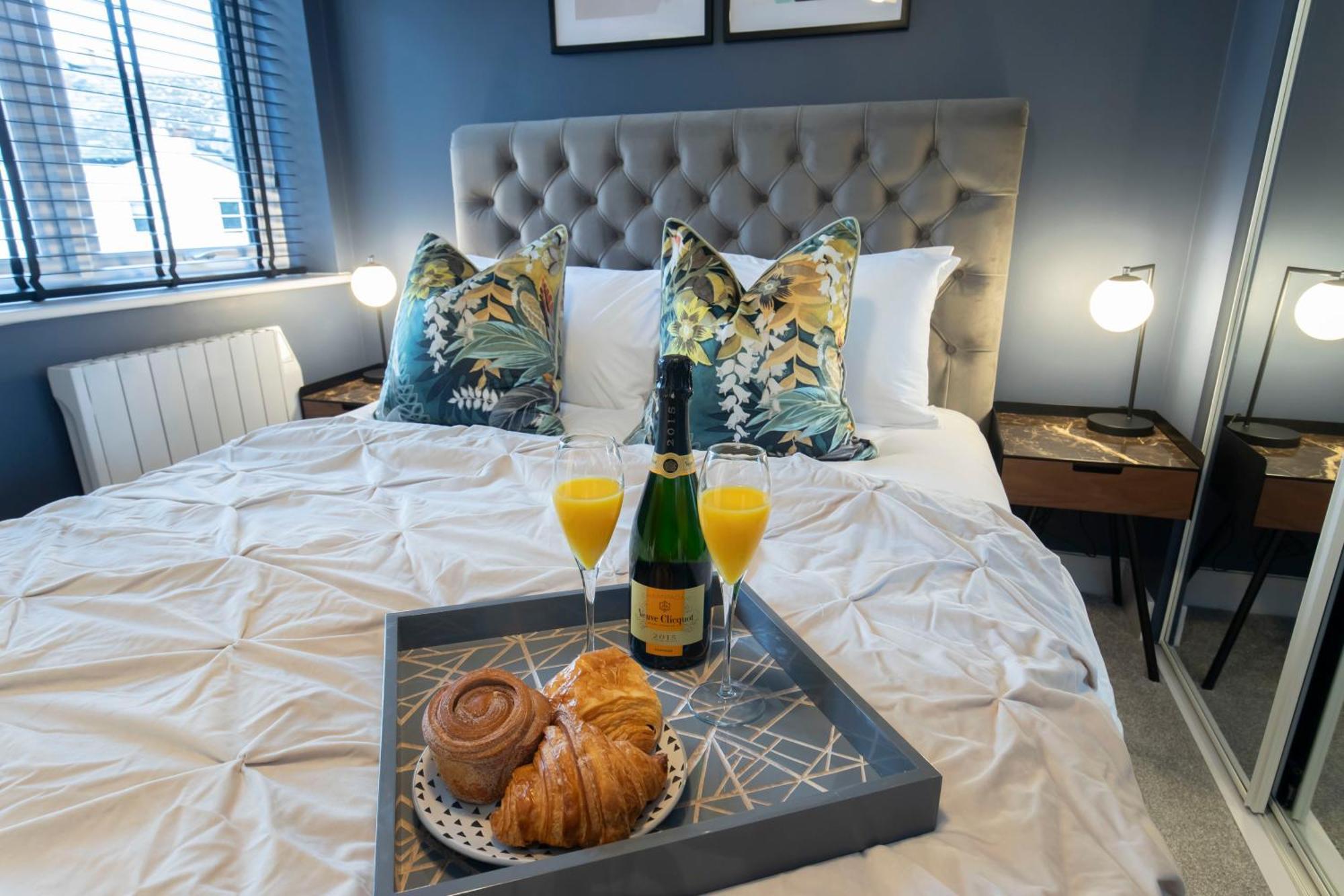 Elliot Oliver - Exquisite Two Bedroom With Garden, Parking & Ev Charger Apartment